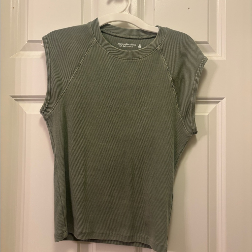 Abercrombie green tank. Great condition
